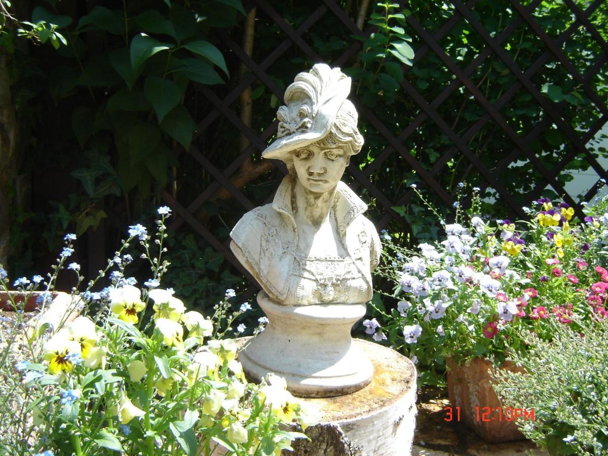Ferienhaus Im Garten Mit Pool Apartamento